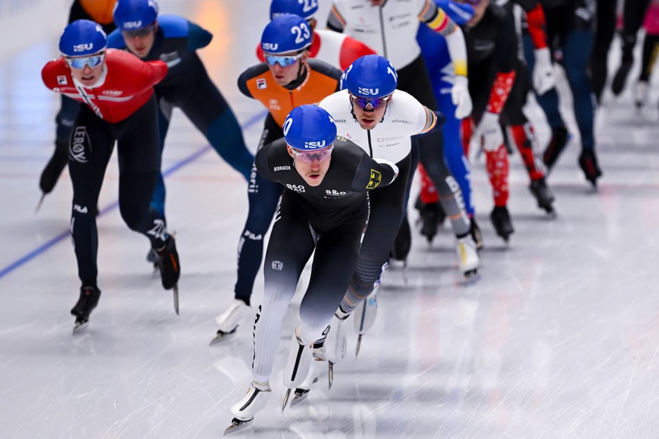 Im Massenstart holte Fridtjof Petzold (28, v.) seine bisher einzige Podestplatzierung. Bei Olympia rechnet er sich hier auch die besten Chancen aus.