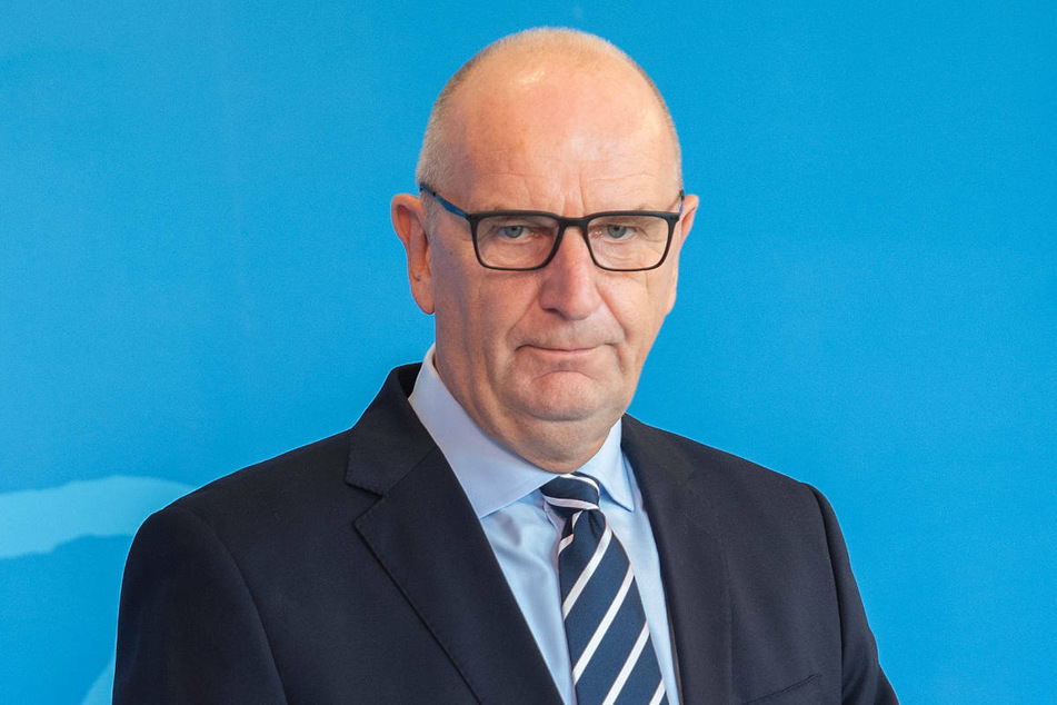 Brandenburgs Ministerpräsident Dietmar Woidke (59, SPD) hat am Montag das Votum der Ständigen Impfkommission zur Corona-Impfung von Kindern und Jugendlichen ab 12 Jahren begrüßt.
