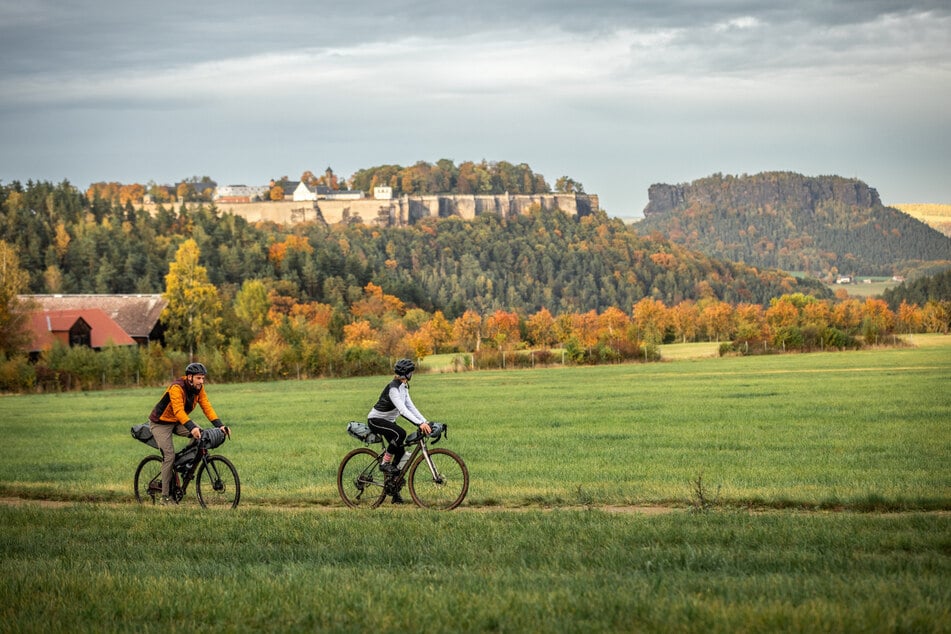Die 320 Kilometer lange Radstrecke führt vorbei am Königstein bis in die Sächsische Schweiz.