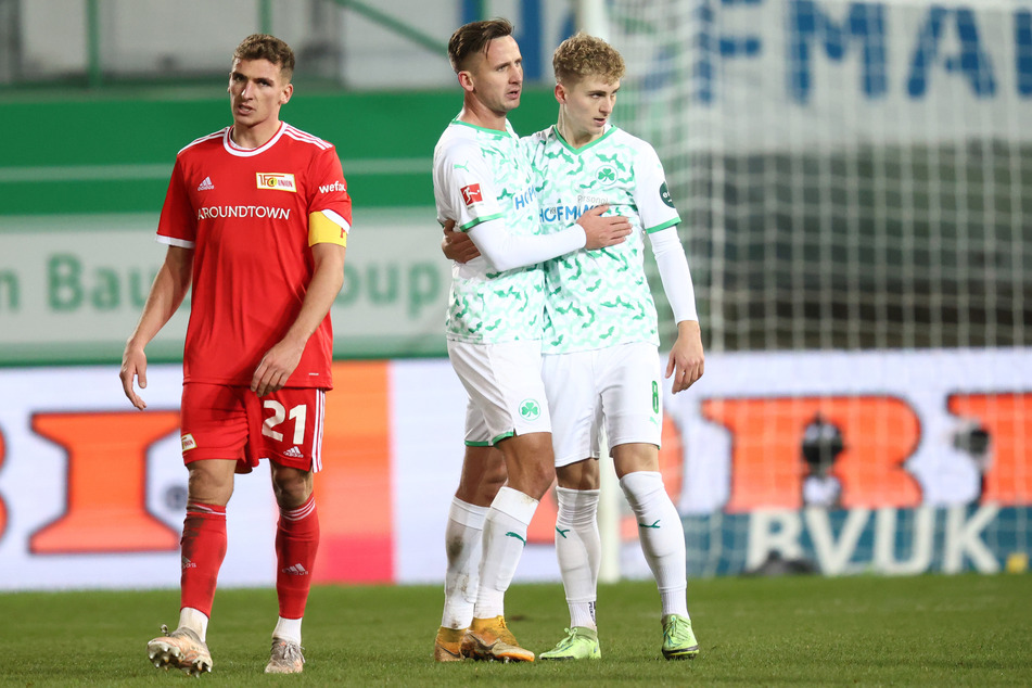 Grischa Prömel (27, l.) und der 1. FC Union Berlin mussten sich im Bundesliga-Hinspiel gegen die SpVgg Greuther Fürth geschlagen geben.