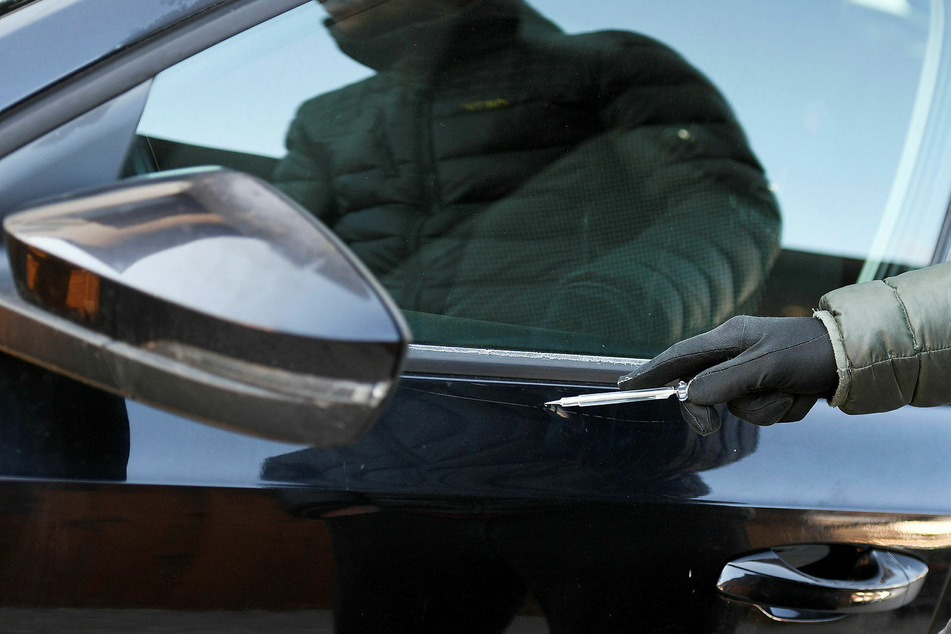 Ein 29-Jähriger soll in Gohlis-Nord den Lack an 127 Autos zerkratzt haben. (Symbolbild)