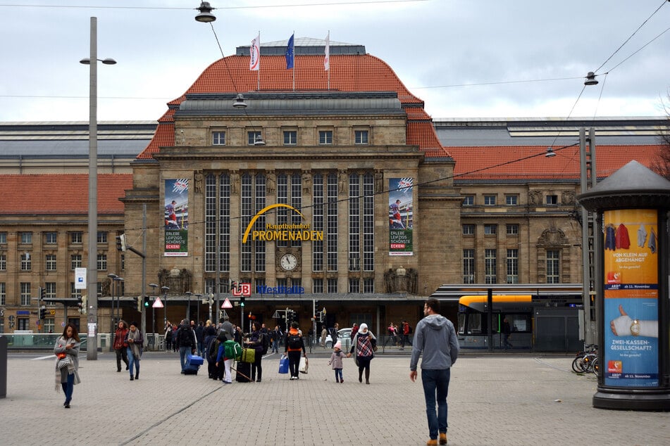 Am Leipziger Hauptbahnhof konnten die Polizisten den Fahrer schnappen. (Archivbild)