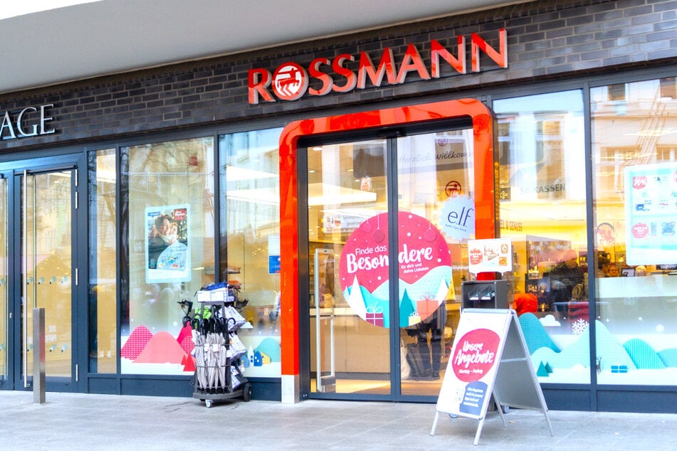 Kunden stürzen sich ab Montag (16.12.) auf diese Rossmann-Angebote