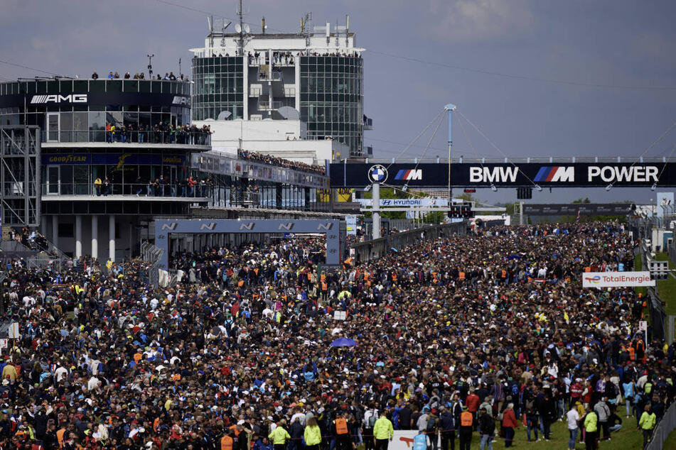 235.000 Zuschauer wohnten den Spektakel auf dem Nürburgring bei.