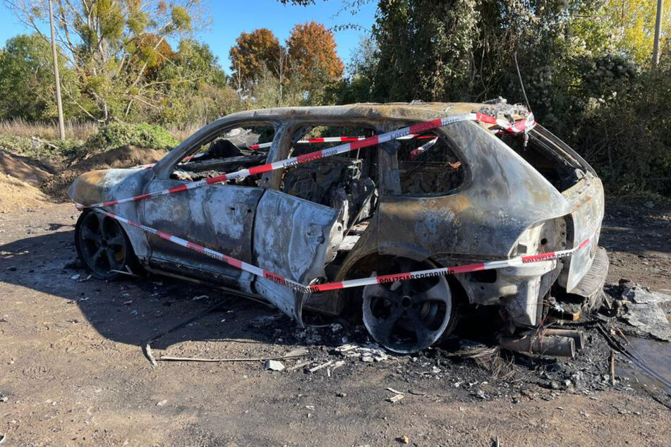 Der gestohlene Porsche Cayenne war in der Nacht von Dienstag auf Mittwoch in Magdeburg in Flammen aufgegangen und vollständig ausgebrannt.