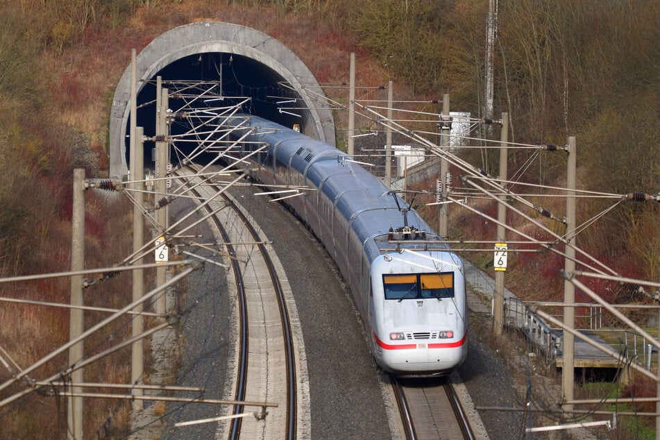 Der Neubau der Bahnstrecke Dresden-Prag würde die Reisezeit von derzeit zwei Stunden und 15 Minuten auf etwa eine Stunde verkürzen. (Symbolfoto)