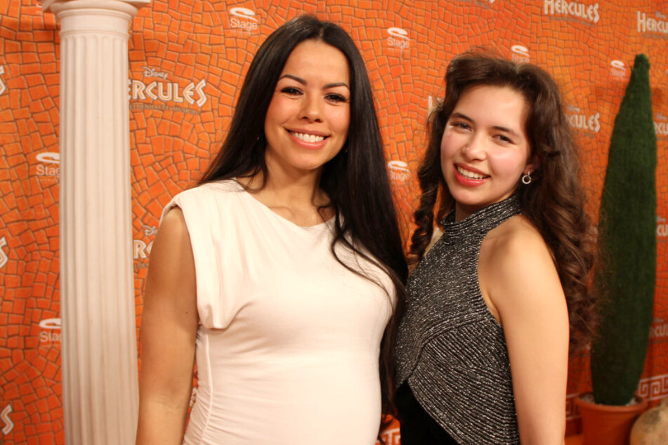 Fernanda Brandao kam in Begleitung ihrer kleinen Cousine Beatriz (15) zur "Hercules"-Premiere.