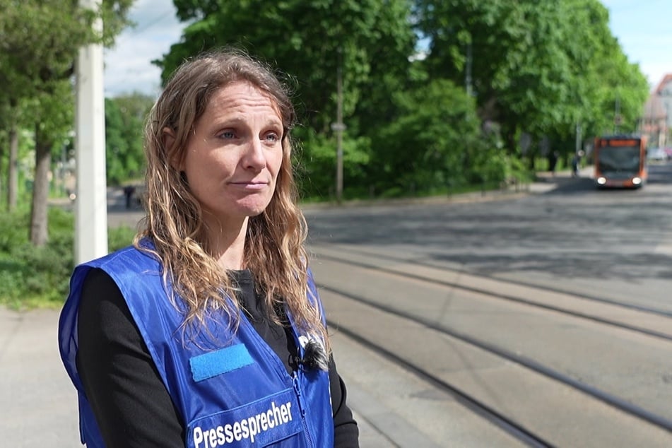Anja Leuschner (37), Sprecherin der Polizeidirektion Görlitz, hofft auf neue Zeugenhinweise zum flüchtigen Verursacher.