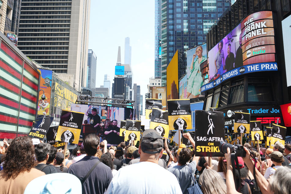 The Screen Actors Guild (SAG) labor union held a massive rally in New York City on Tuesday, and TAG24 NEWS was live at the scene.