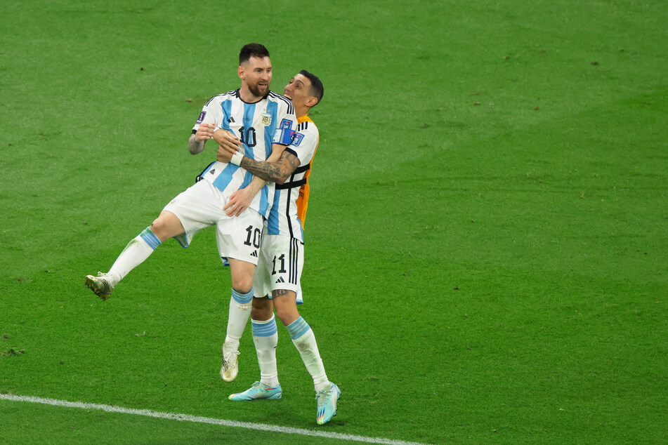 Ángel Di María (r.) und Lionel Messi (36) holten gemeinsam den WM-Titel nach Argentinien.