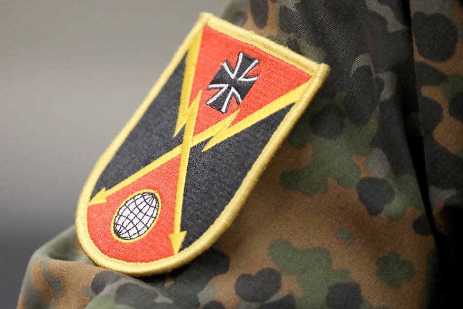 Das Wappen der Brigade Cyber- und Informationsraum (CIR) der Bundeswehr ist auf dem Foto zu sehen. (Archivbild)