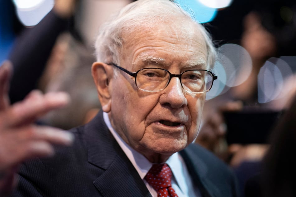 Warren Buffett managed to transform Berkshire Hathaway from a medium-sized textile company when he bought it in the 1960s into a giant conglomerate, now valued at more than $1 trillion and with liquid assets of $300 billion.