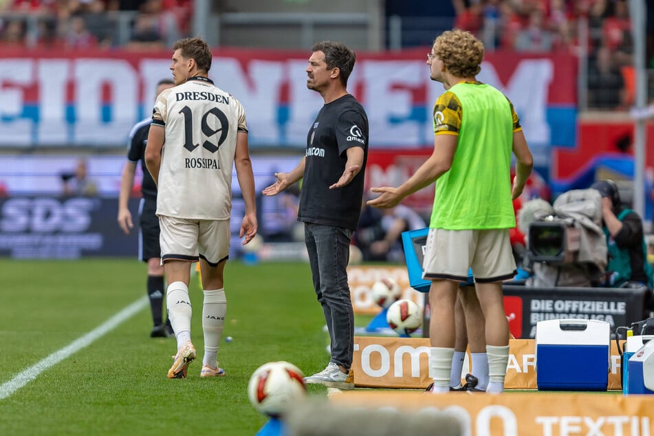 Thomas Stamm (M.) wunderte sich über so manchen Pfiff oder eben auch Nicht-Pfiff.