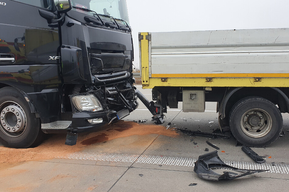 Unfall A9: Laster-Crash auf der A9 in Sachsen: Zwei Verletzte