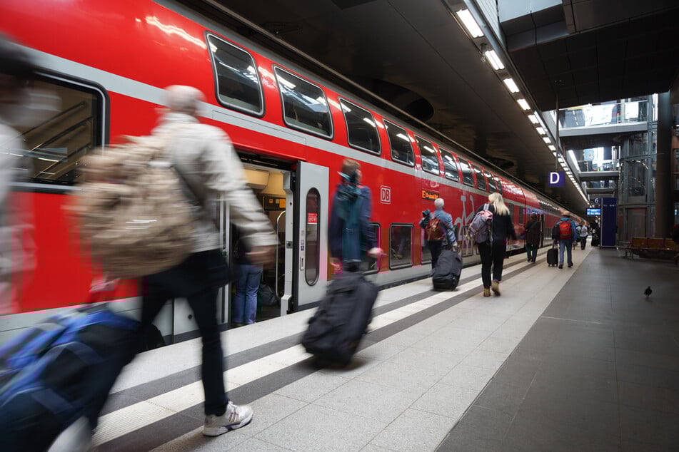 Die Deutsche Bahn erweitert ab Dezember den Zugverkehr zwischen Berlin und Hamburg. (Symbolfoto)