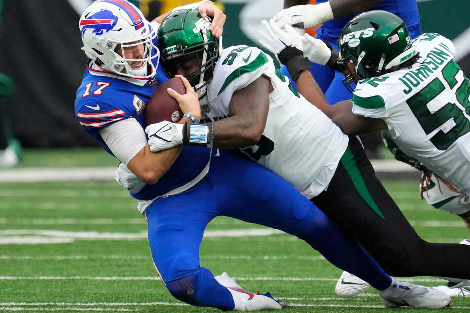 New York Jets defensive end Vinny Curry tackles Buffalo Bills quarterback Josh Allen in the second half at MetLife Stadium.