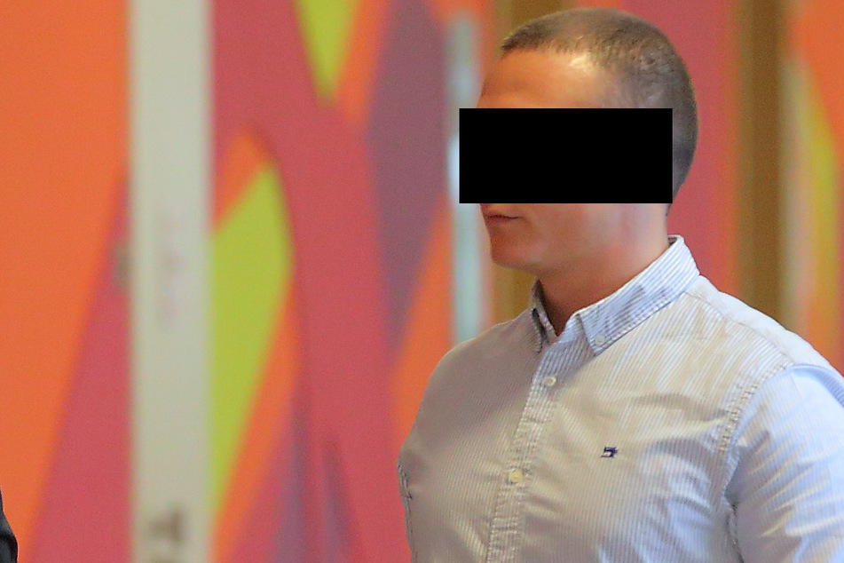 Crashpilot Marcel S. (30) ist derzeit nur per Bus und Bahn unterwegs.