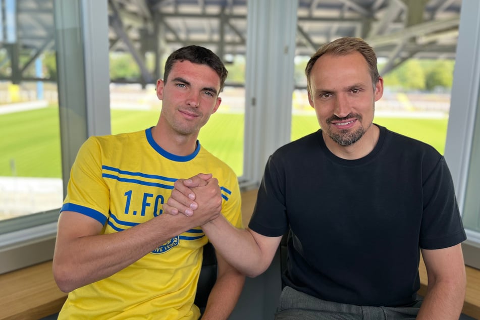 Patrick Vuc (22, l.) schließt sich Lok Leipzig an. In den bisherigen Testspielen konnte er Sportboss Toni Wachsmuth (39) überzeugen.