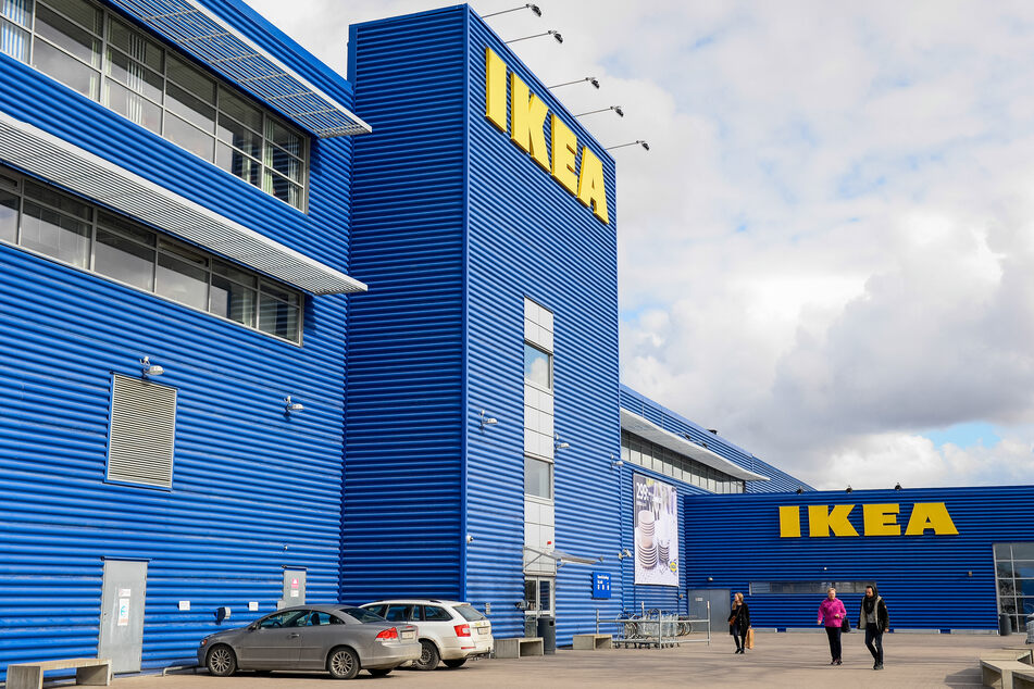 Ikea bietet kostenlose Ersatzwandbeschläge für den Lettan-Spiegel an.