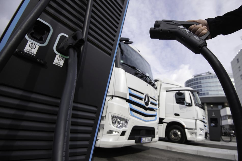 Daimler, Traton und Volvo planen 1700 Ladesäulen für Lastwagen