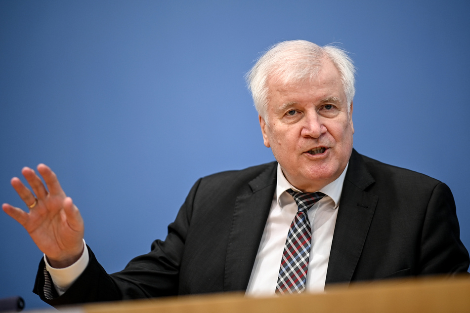 Innenminister Horst Seehofer (72, CSU) hat eine klare Meinung - und fordert eine einheitliche Corona-Linie in Deutschland.
