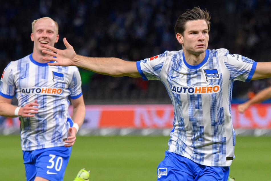 Traum-Debüt für Jurgen Ekkelenkamp (21/r.): Herthas Neuzugang traf gleich seiner Premiere.