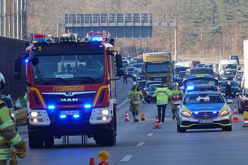 Sofort bildet sich ein großer Stau.
