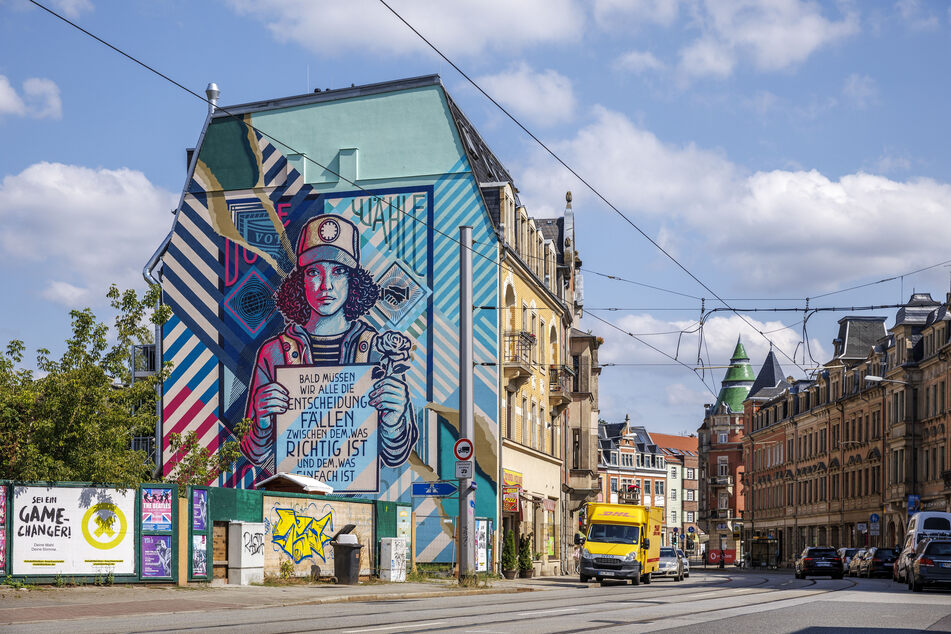 Das Fassadenbild ruft auf der Leipziger Straße zum Wählen auf.