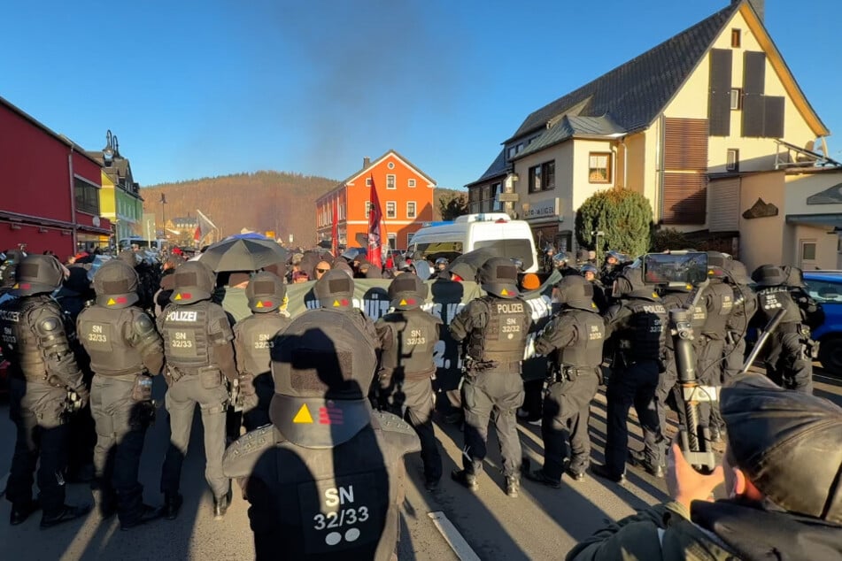 Ein Großaufgebot der sächsischen Polizei begleitete die Demonstration.