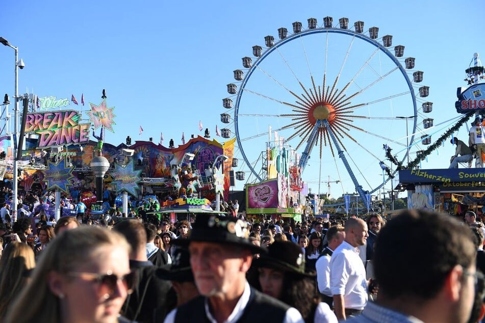 Das Oktoberfest 2026 startete mit traumhaftem Wetter.