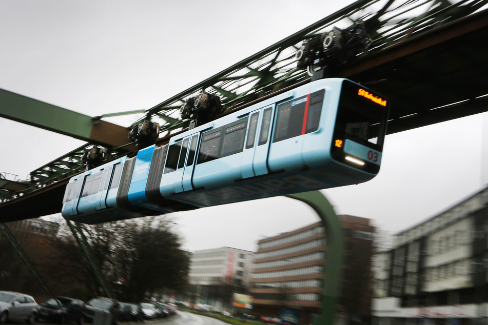 Bei der Schwebebahn in Wuppertal gibt es erneut technische Probleme (Archivbild).