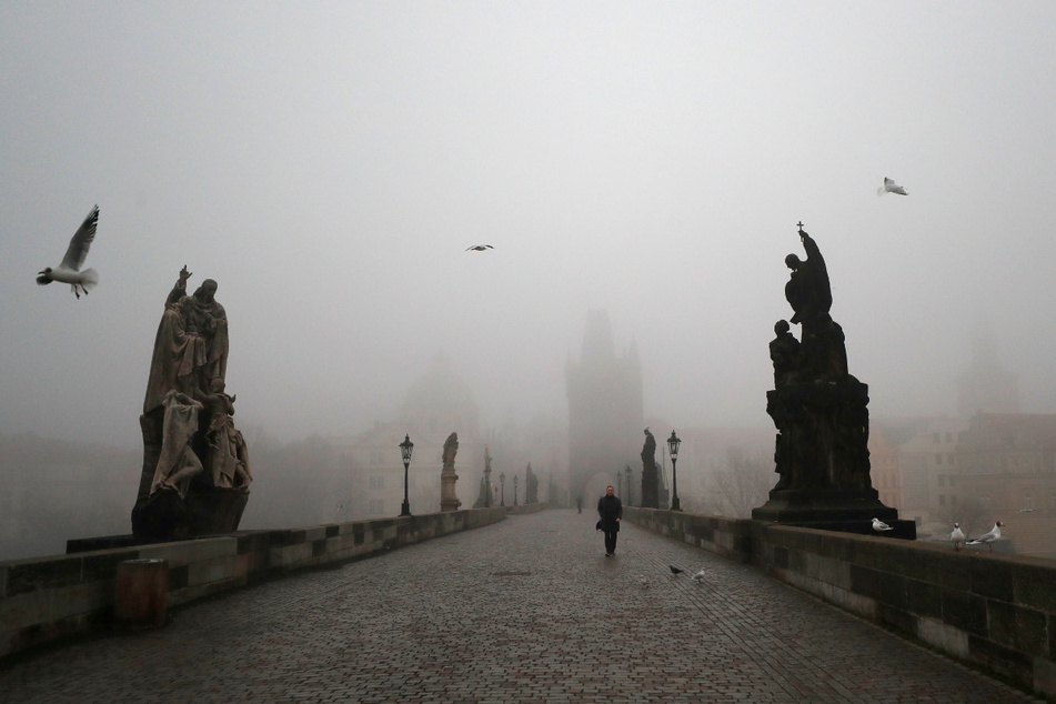 Vor Corona tummelten sich tausende Touristen auf der mittelalterlichen Karlsbrücke.