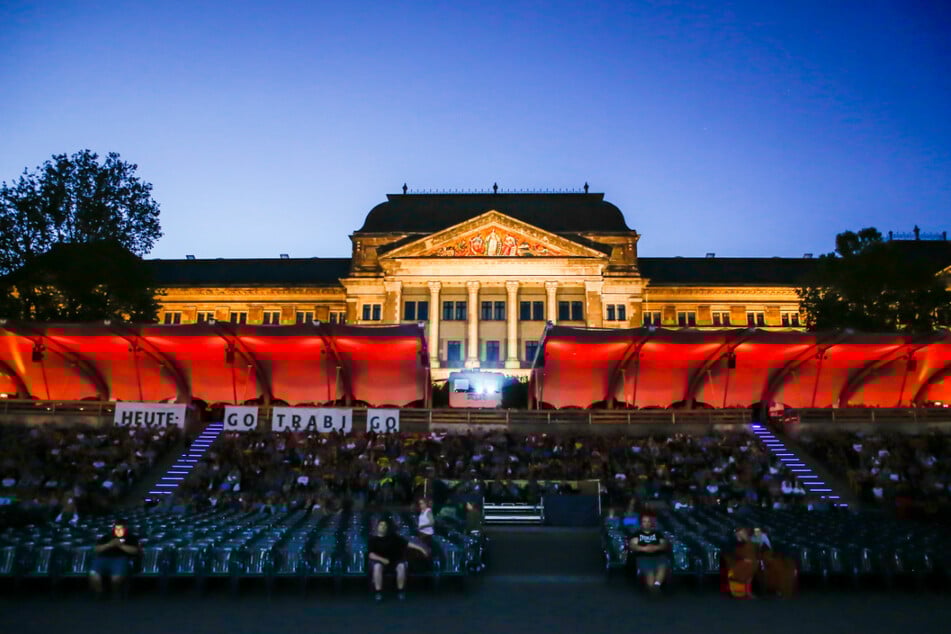 Die Eröffnung der Dresdner Filmnächte im Jahr 2019: Damals lief "Go Trabi Go" auf der Leinwand.