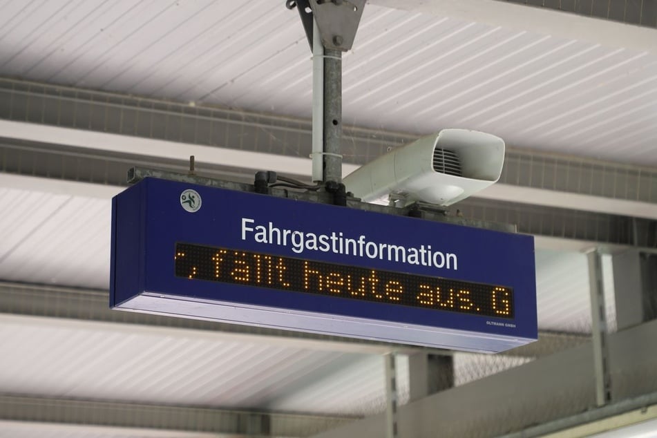 Die Strecke zwischen Solingen Mitte und Solingen Hauptbahnhof ist aufgrund eines defekten Stellwerks nicht befahrbar. (Symbolfoto)