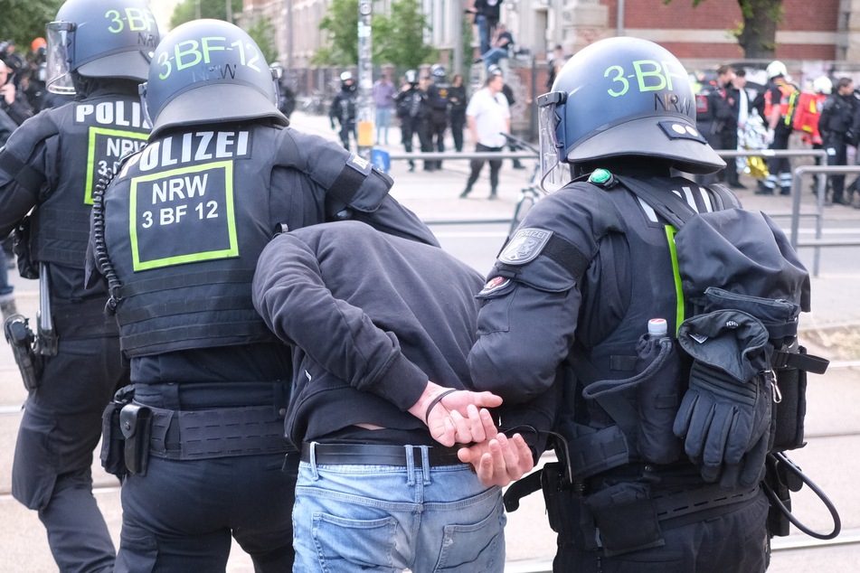 Am Samstag wurden in Leipzig 82 Personen in Gewahrsam genommen.