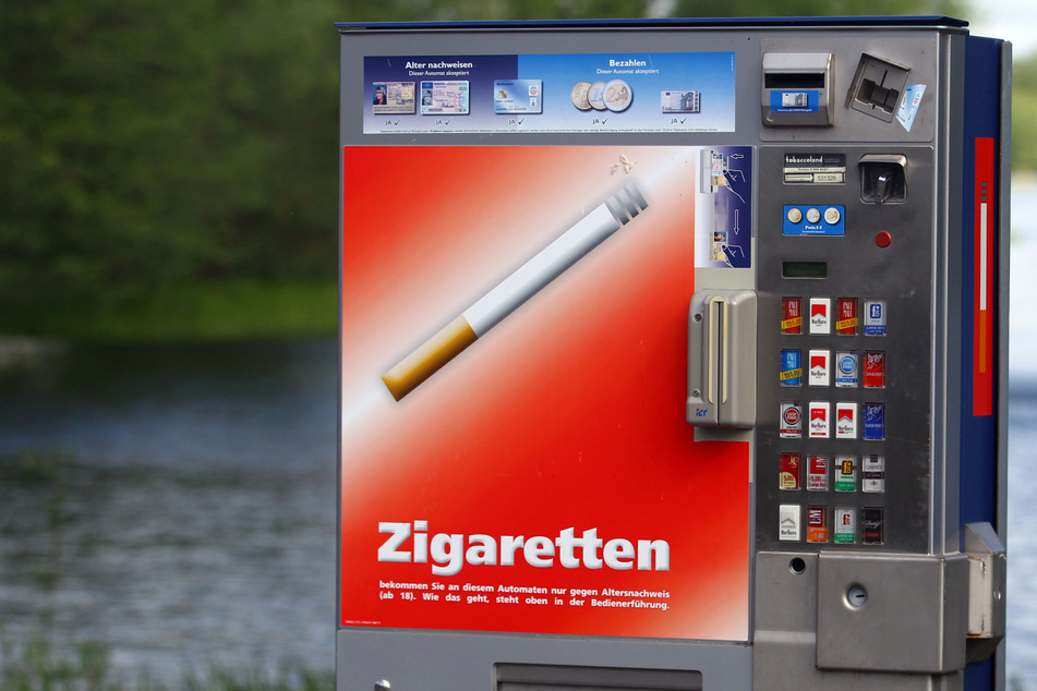 Neue Masche? Diebe mit Kombiwagen klauen mehrere Zigarettenautomaten