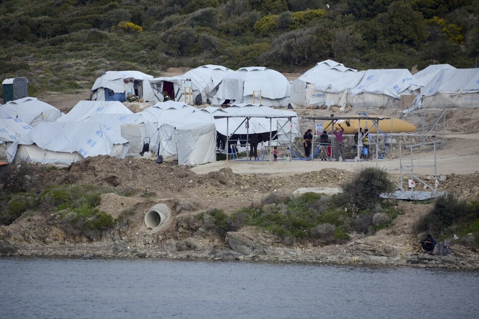 Geflüchtete Menschen im Flüchtlingslager Kara Tepe in der Nähe von Mytilini auf Lesbos.