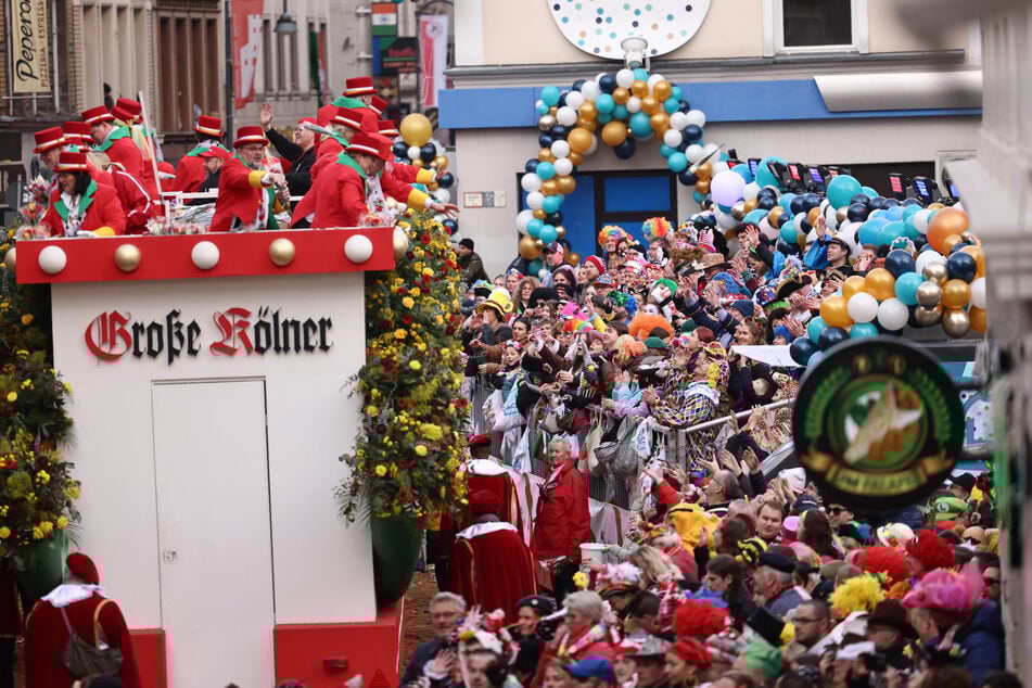 Auch in Köln sind Pferde jedes Jahr Bestandteil des Rosenmontagsumzugs.