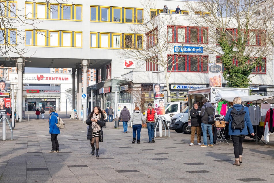 Dresden: Laden-Personal bemerkt Diebstahl: Mann zückt Softair-Pistole
