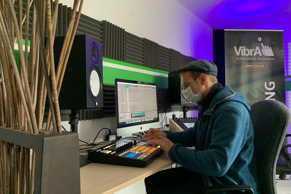 Lukas aka Synthikat liefert uns einen Einblick in die Arbeit als Produzent.