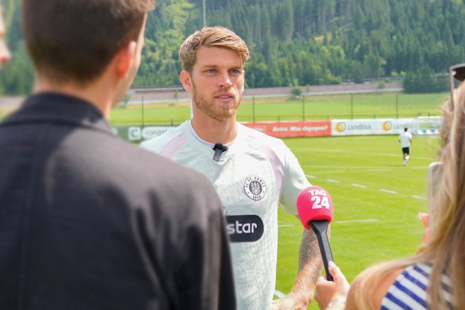 Im Interview verriet Verteidiger Marcus Mathisen (30, M.), wieso die bislang einzige Begegnung mit seinem neuen Verein eher "komisch" war.