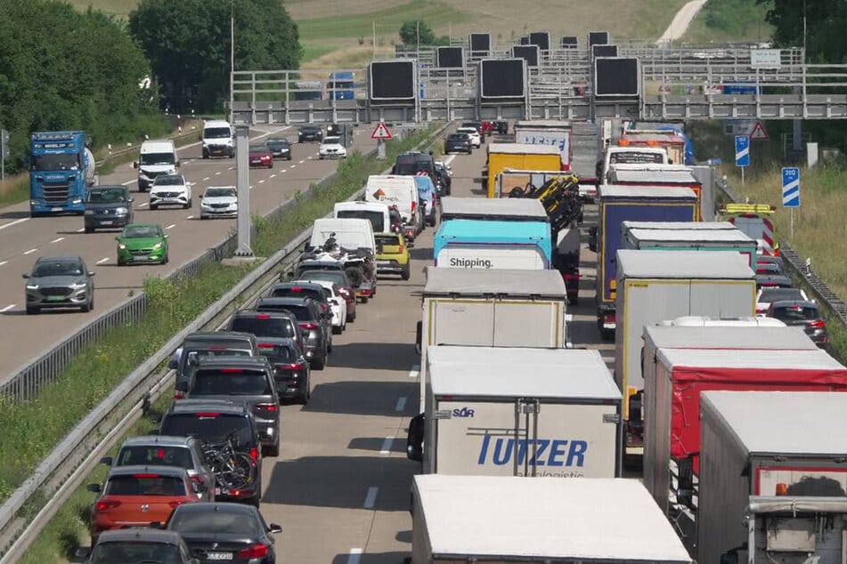 Es hatte sich auf der A8 ein kilometerlanger Stau gebildet.