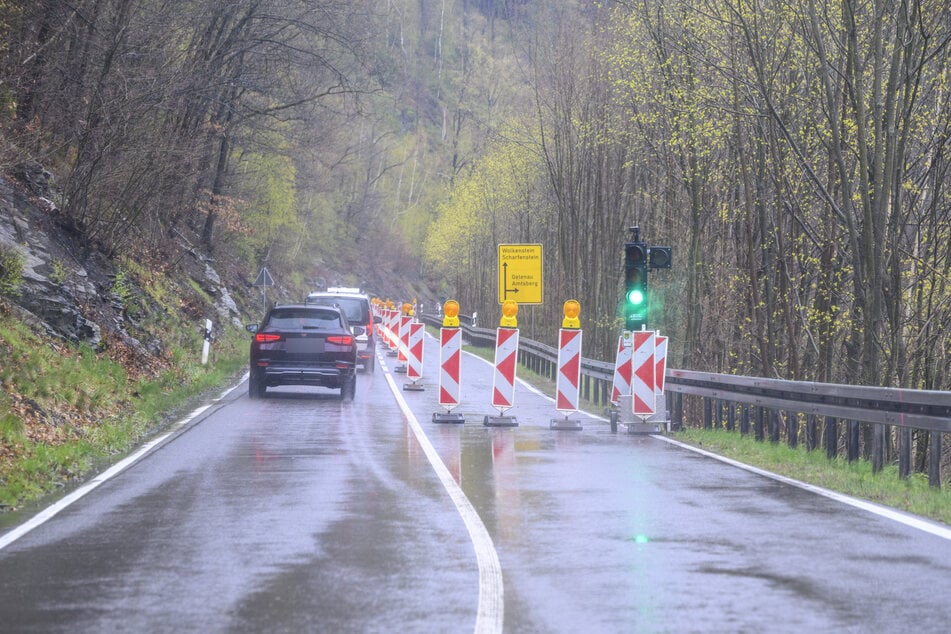 Die Absperrung mit Ampelregelung zwischen Zschopau und Scharfenstein gibt es schon seit 20 Jahren.