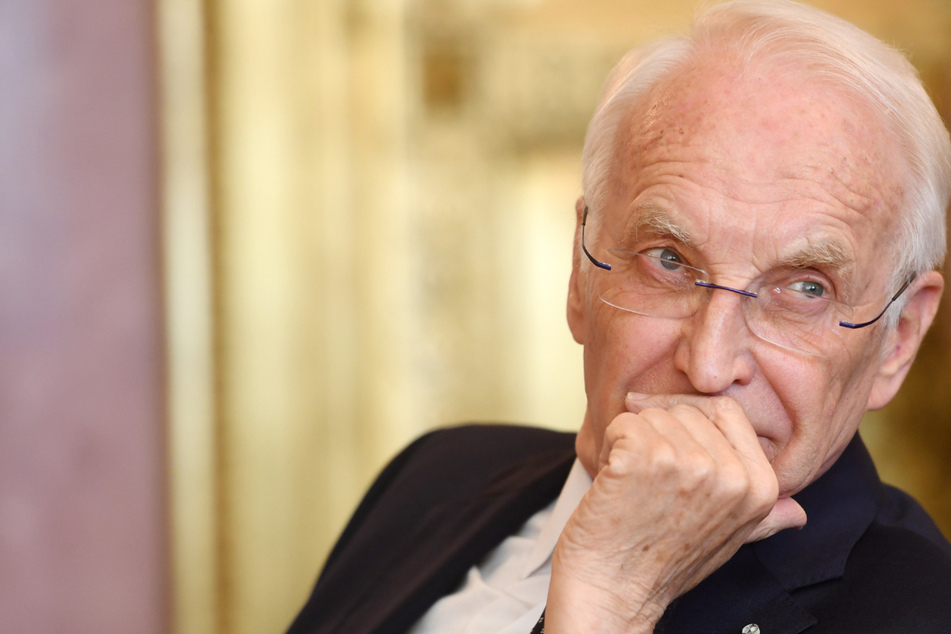 Der frühere bayerische Ministerpräsident Edmund Stoiber mahnt den Abbau von Bürokratie in der Corona-Krise an.