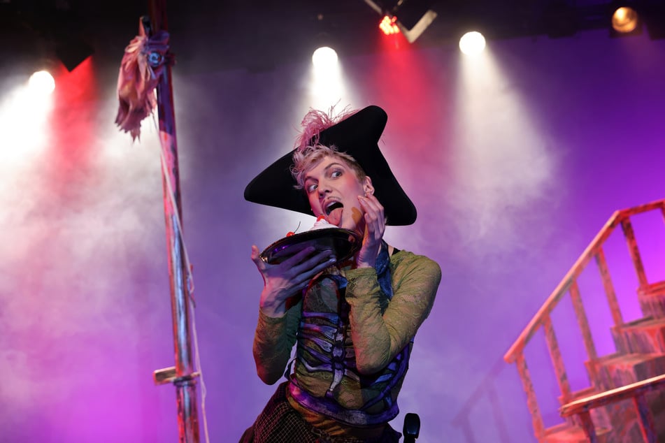 Cy Linke präsentierte im Theater Magdeburg die neue Performance "Pussyking and The Pirates".