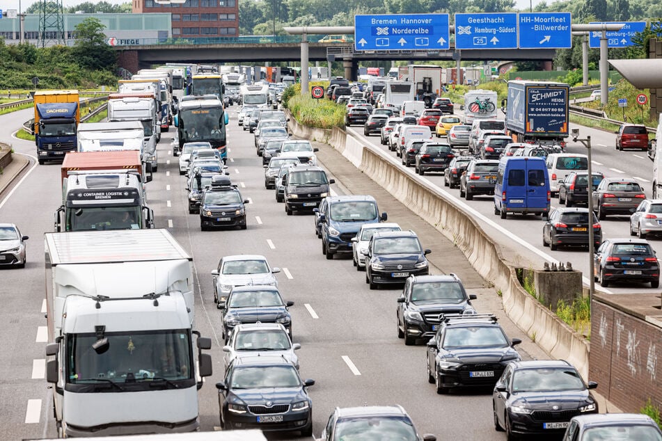 Ausgerechnet am ersten Ferienwochenende werden in NRW zwei Autobahnabschnitte gesperrt.