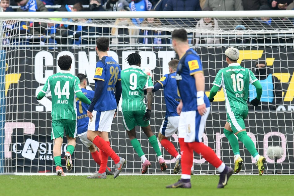 Greuther Fürth siegte am Samstag bei Holstein Kiel und rückte Dynamo wieder auf die Pelle, hat nun ebenfalls 19 Punkte auf dem Konto.