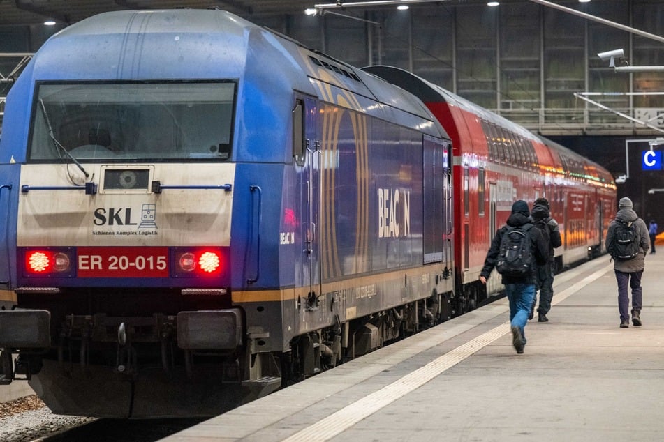 Die alten Dieselzüge auf der Strecke des RE6 (Chemnitz - Leipzig) sind bald Geschichte - bis zum Sommer wird die komplette Flotte durch Batteriezüge ersetzt.