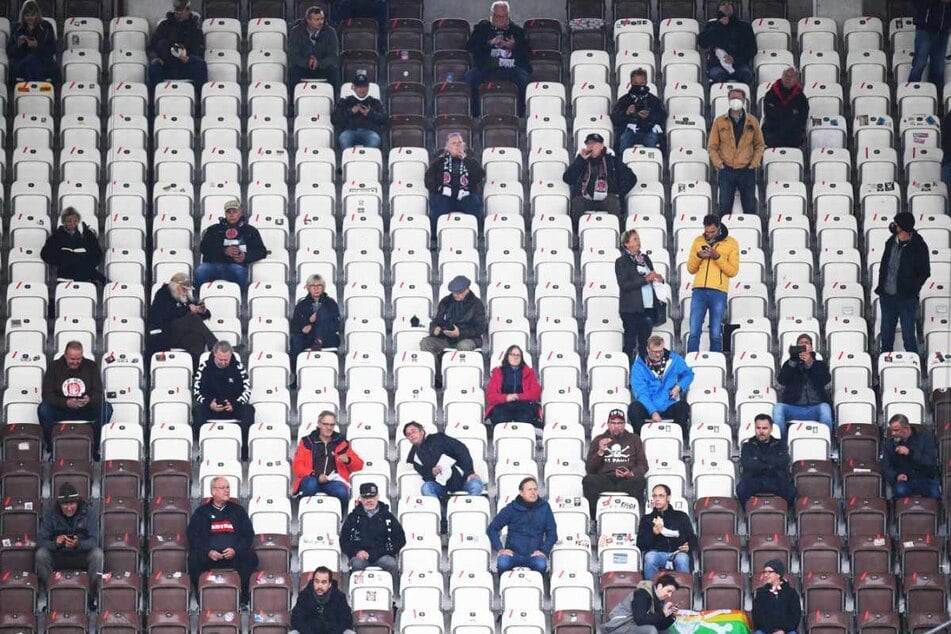 Wenige Fans durften das Heimspiel des FC St. Pauli gegen den 1. FC Heidenheim verfolgen.