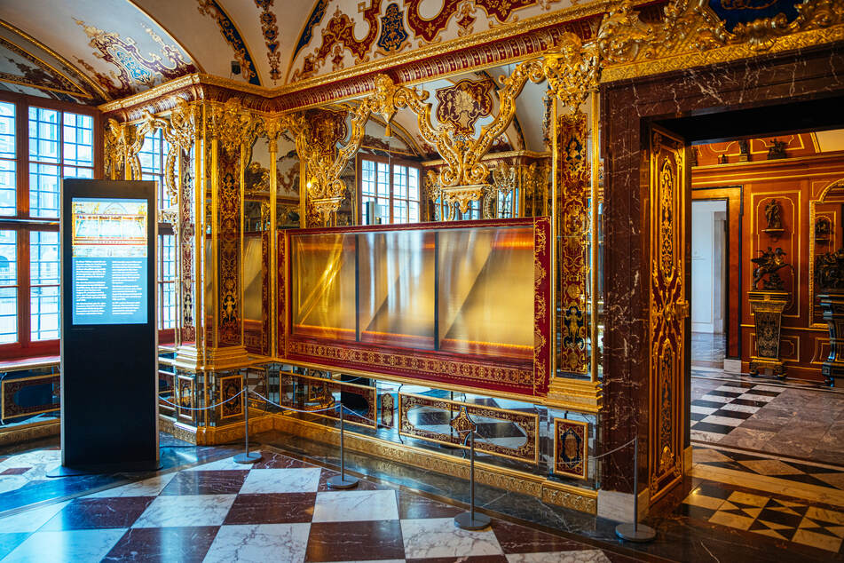 Die ausgeraubte und nun ausgestellte Vitrine im Juwelenzimmer des Historischen Grünen Gewölbes im Residenzschloss.